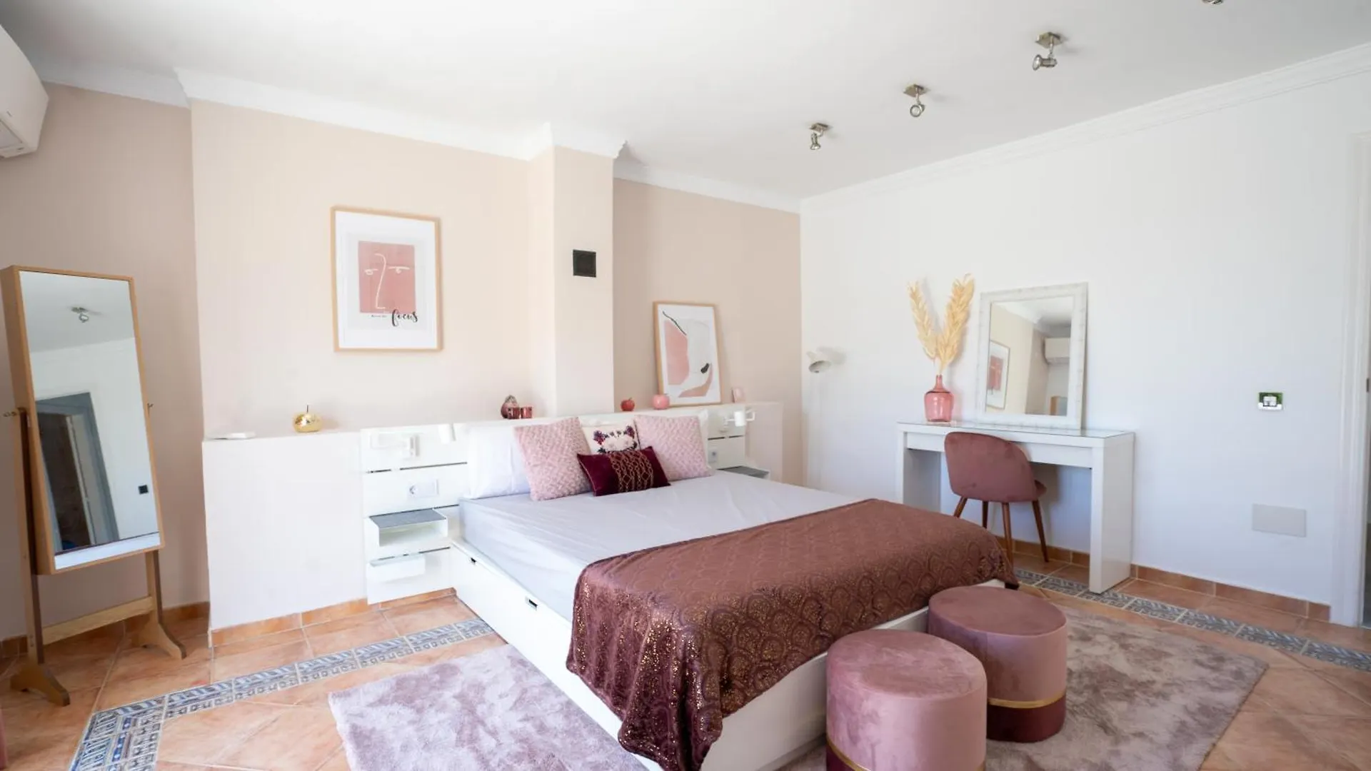Luxury Townhouse Capricho Golden Mile Villa Marbella Vakantiehuis