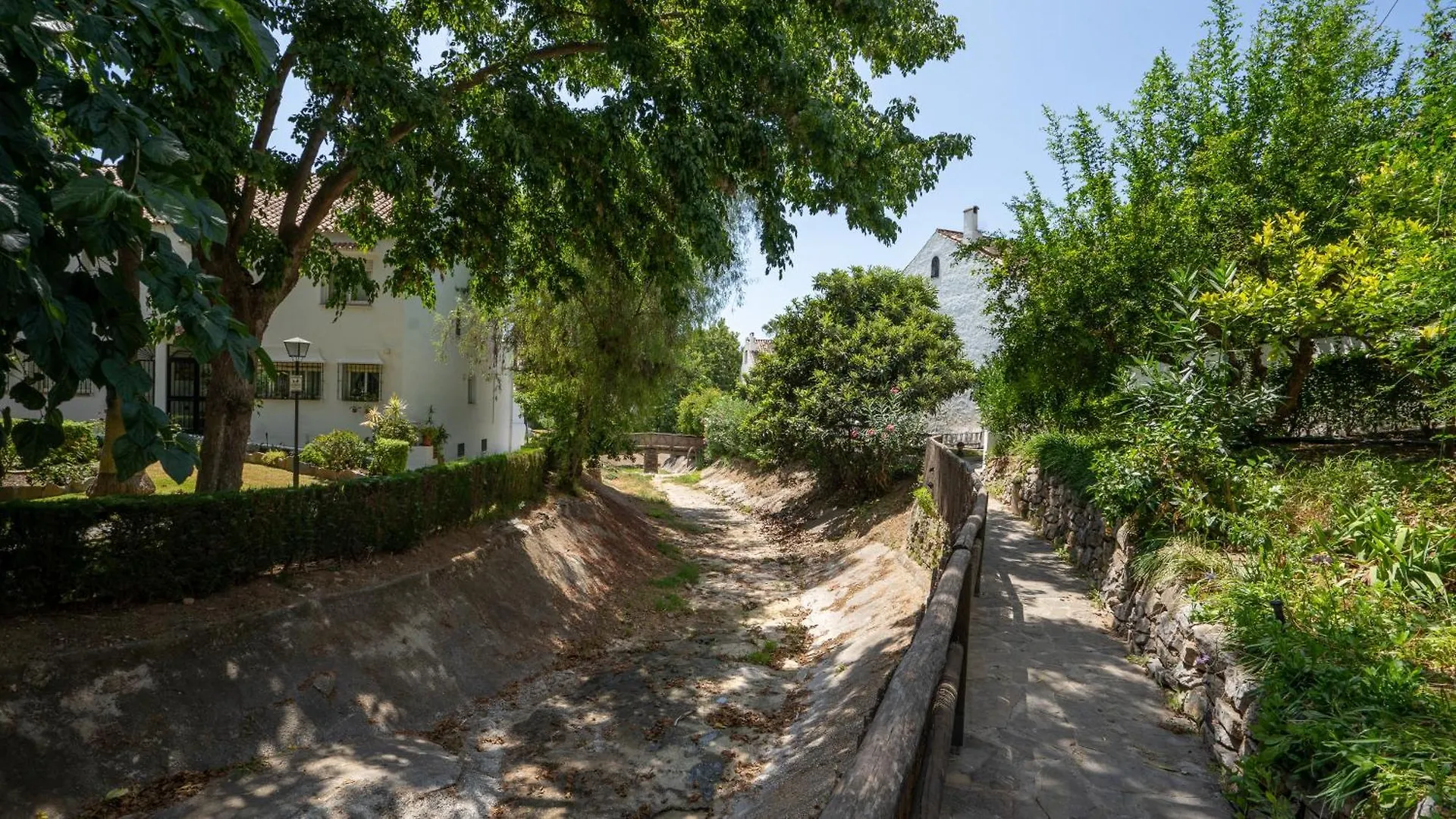 Luxury Townhouse Capricho Golden Mile Villa Marbella Spanje